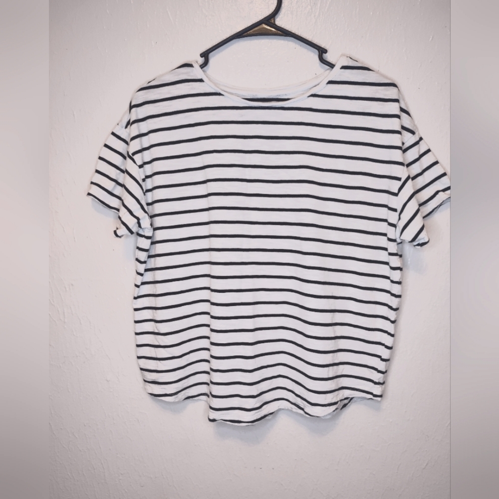 OLD‎ NAVY - Black and White Horizontal Striped The Easy Tee